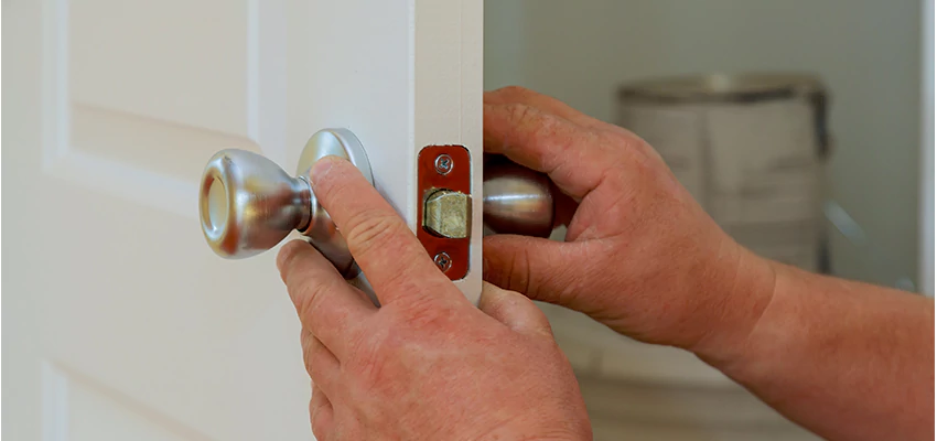AAA Locksmiths For lock Replacement in Largo