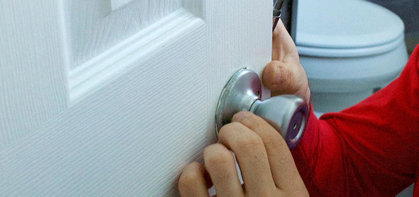 Vintage Door Knob Replacement in Largo